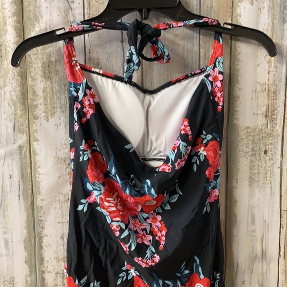 One Piece Swimsuit Size M-NEW - Picture 2 of 3